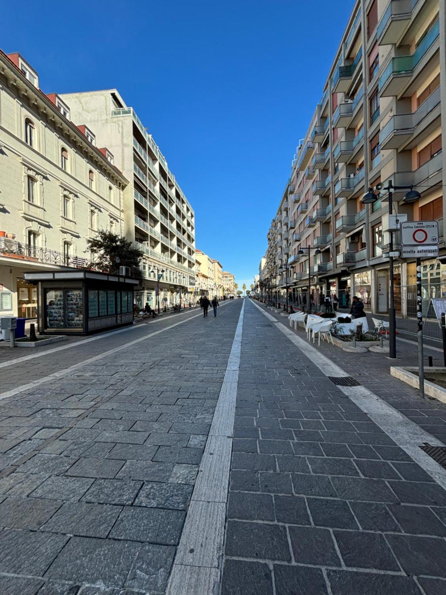 Michelangelo Apartment Pescara Exteriör bild